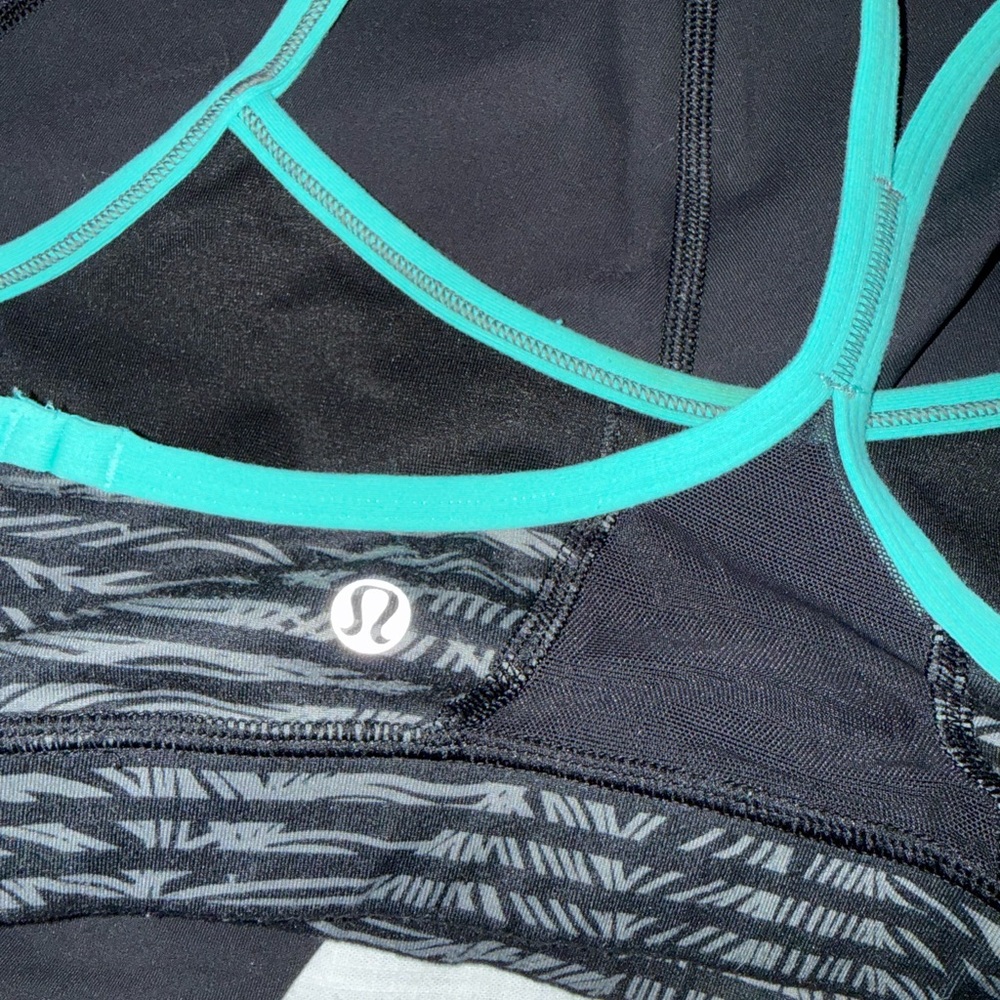 lululemon athletica Black and Teal Patterned Sports Bra with matching leggings - Picture 8 of 8